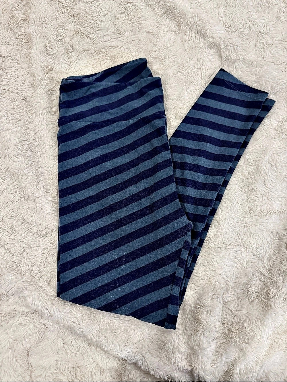 LuLaRoe Tall & Curvy Leggings - Blue Stripe